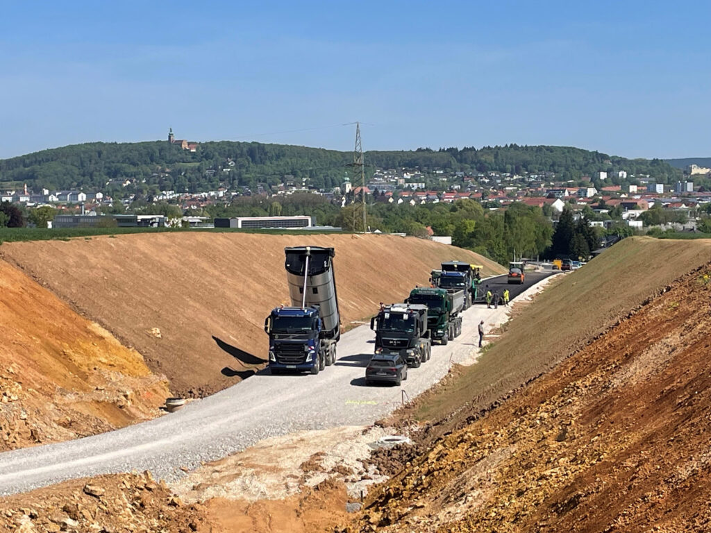 Ende-April-2025-_-Einbau-der-Asphaltschichten-im-nördlichsten-Einschnitt