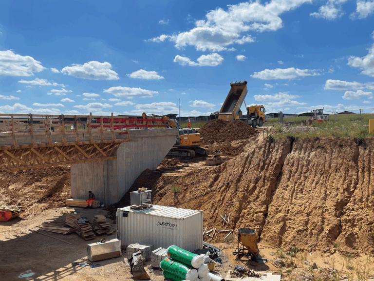 16_06_2026_Oberhalb-des-Ortsteils-Lengenfeld-sind-die-Arbeiten-an-der-dortigen-Feldwegüberführung-ebenfalls-auf-der-Zielgeraden